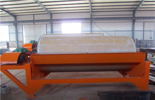 平板磁選機(jī)，優(yōu)質(zhì)平板磁選機(jī)促進(jìn)市場經(jīng)濟(jì)增長_如何進(jìn)行海南1530平板磁選機(jī)的磁筒更換工作原理_選礦規(guī)格參數(shù)及執(zhí)行標(biāo)準(zhǔn)