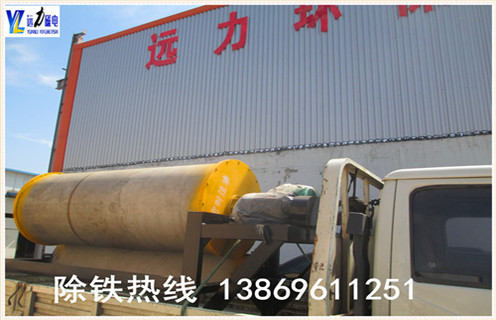 ct 永磁筒式磁選機(jī)性能參數(shù),遠(yuǎn)力磁電在選礦設(shè)備的制造工藝上,我們有著先進(jìn)的設(shè)計(jì)理念和強(qiáng)大生產(chǎn)加工能力,我們生產(chǎn)的濕式永磁筒式磁選機(jī)構(gòu)成整個(gè)選鐵生產(chǎn)線產(chǎn)品系列的重要組成部分,我們的客戶都會(huì)說,先進(jìn)的工程設(shè)計(jì)和優(yōu)良的性能是眾所周知的. 1.ct永磁筒式磁選機(jī)參數(shù)一 濕式永磁筒式磁選機(jī)作為分離設(shè)備的不斷發(fā)展的結(jié)果可以提供一個(gè)完整的技術(shù),采礦及礦產(chǎn)行業(yè)的磁性濕分離. 2.ct永磁筒式磁選機(jī)參數(shù)二 產(chǎn)品型號(hào)和尺寸提供的濕式永磁磁選機(jī)尺寸的直徑,1200毫米和916毫米的長(zhǎng)度可達(dá)3000毫米.三種基本的分隔設(shè)計(jì)可用于分選,粗加工和精加工/清潔應(yīng)用.每種類型可以提供在單一的感光鼓或多個(gè)鼓燧巖或磁鐵礦階段,以及用于恢復(fù)密介質(zhì)中的磁介質(zhì)植物.